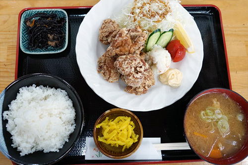 茨城県下妻市のグルメ・食事処ゑびすやの唐揚げ定食