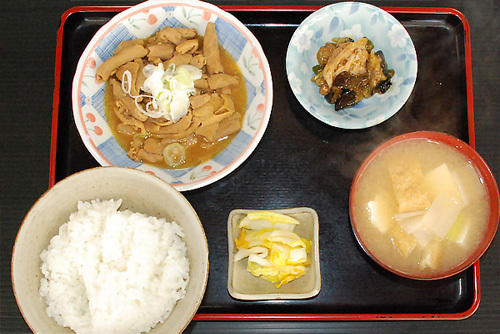 茨城県下妻市のグルメ・食事処ゑびすやのもつ煮込み定食